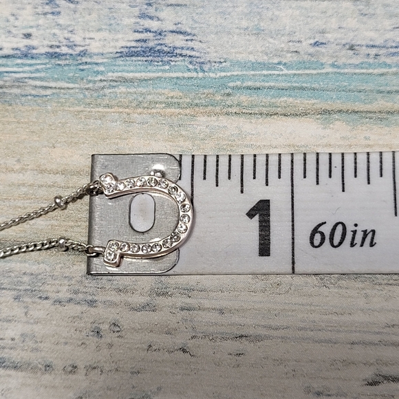 FOSSIL Horseshoe Necklace. - Picture 6 of 7